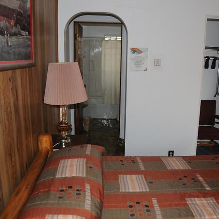 Rainbow Motel 瑟莫波利斯 客房 照片